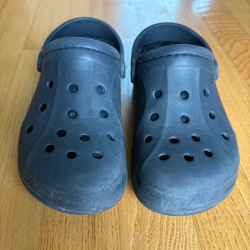 Crocs faux fur lined black winter clogs cold weather little boys girl size 12 13